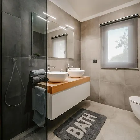 Willa Maria Markovici *